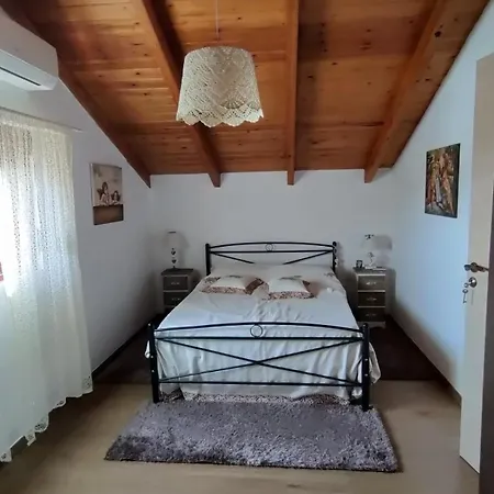 Nicolas Traditional House * Istrios
