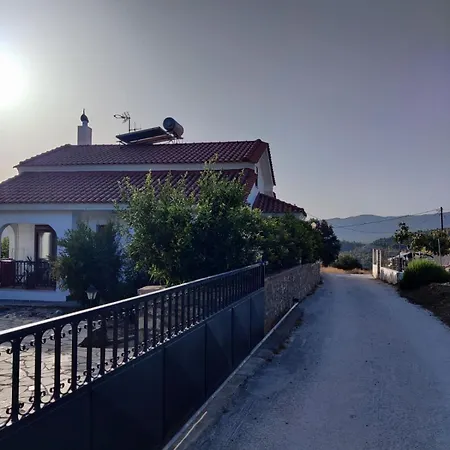 Nicolas Traditional House * Istrios