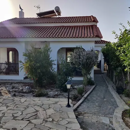 Nicolas Traditional House * Istrios